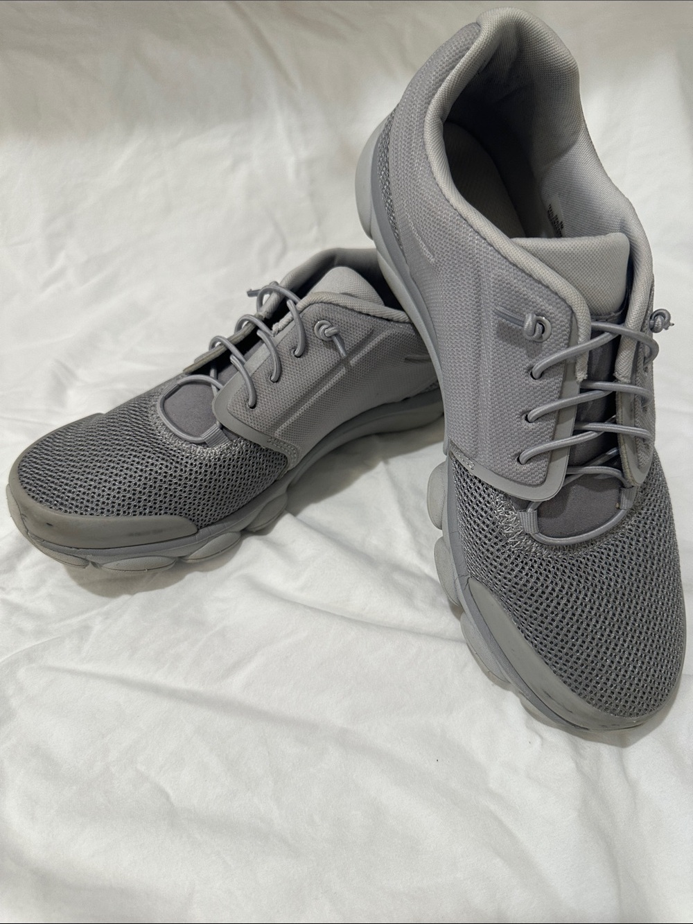Easy Spirit Women's Light Gray Knit Athletic Sneakers